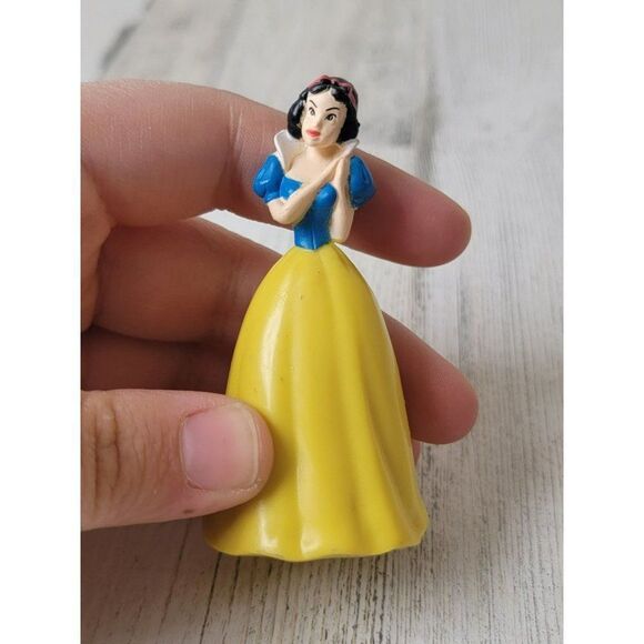 Disney Princess Snow White Seven Dwarfs Queen toy figure - Picture 2 of 5